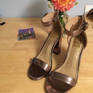 WORN ONE TIME METALLIC HEELS